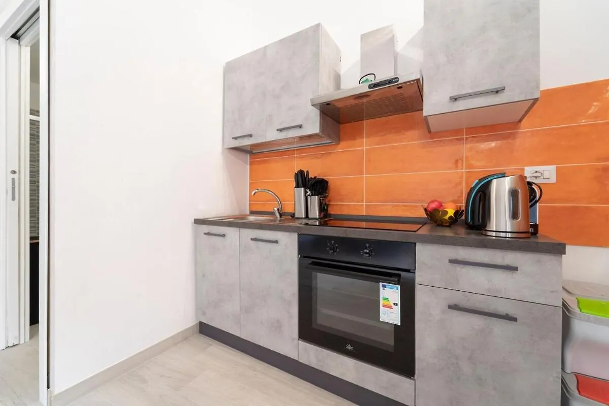 Cislaghi Little Apartment - M1 Station ميلان 0*,  إيطاليا