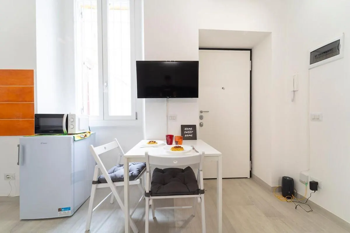 Cislaghi Little Apartment - M1 Station Mediolan Włochy