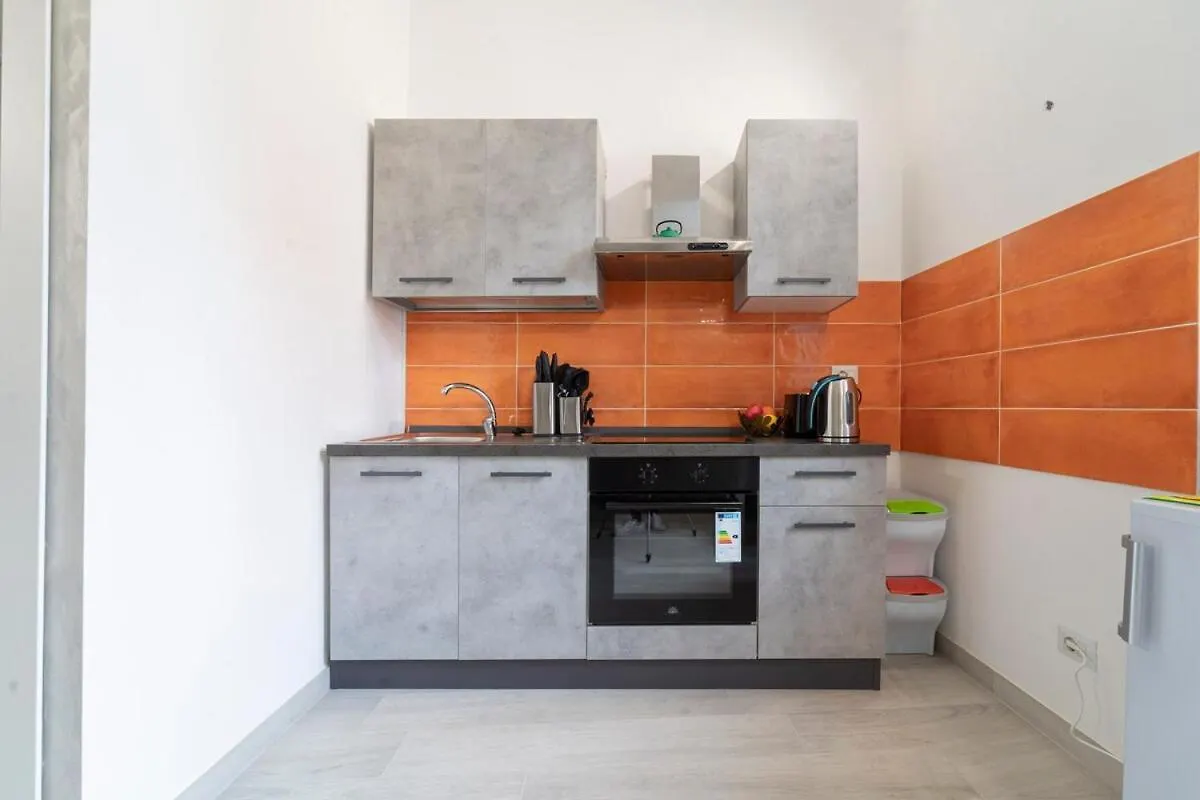 Cislaghi Little Apartment - M1 Station Mediolan 0*,