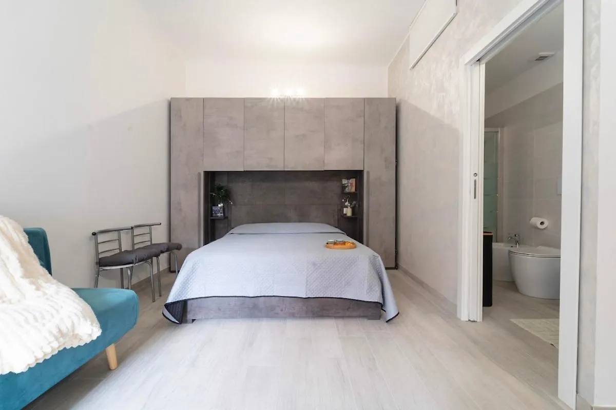 Cislaghi Little Apartment - M1 Station ミラノ イタリア