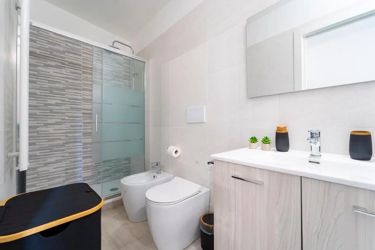 Cislaghi Little Apartment - M1 Station Milano 0*,